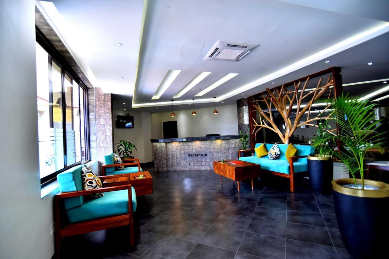 Victoria Mews Hotel Kampala Exterior photo